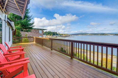 Retsil House | Walk to Beaches Waterfront Home in Port Orchard!