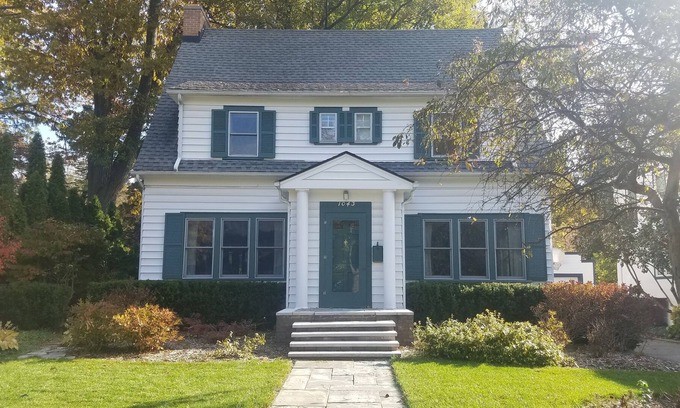 North Burns Park House | Walk to Big House AND campus from charming neighborhood