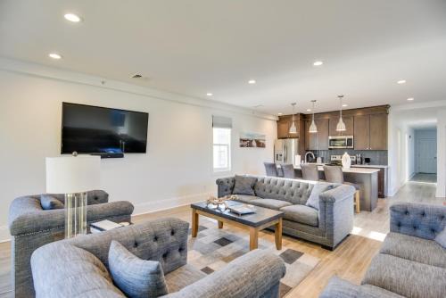 Newport Apartment | Walk to Bowens Wharf Condo in Dtwn Newport