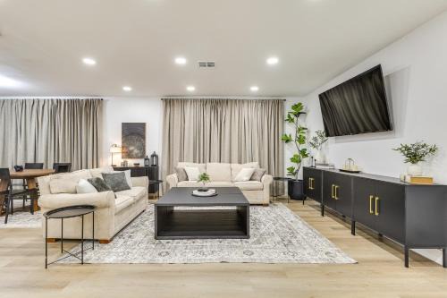 Coral Springs House | Walk to City Center Modern Coral Springs Getaway