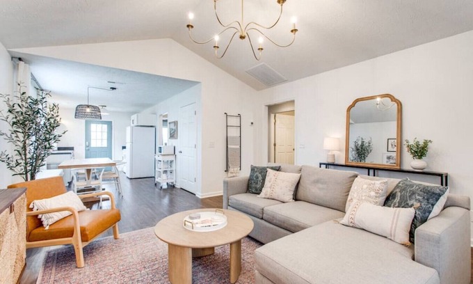 Spring Hill House | Walk to Dining & Coffee | Fire Pit | Pet Friendly