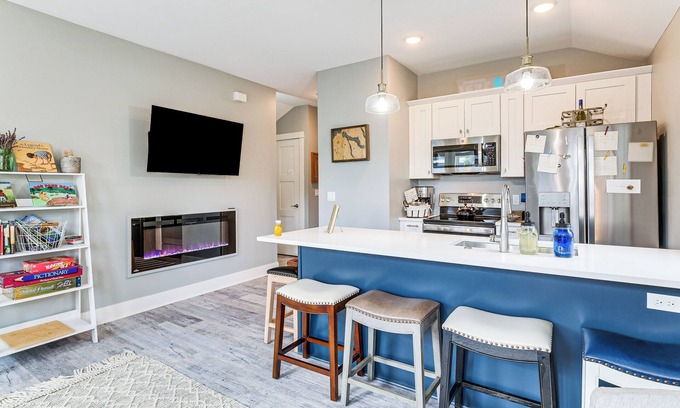 Charlevoix Condo | Walk to Dtwn: Charlevoix Condo w/Fireplace