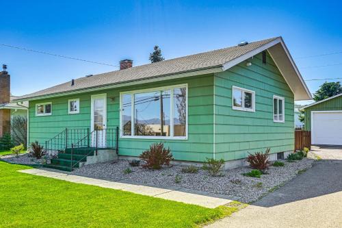 Polson House | Walk to Flathead Lake Airy Home with Mtn Views!