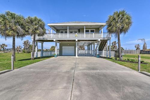 Pirates Beach House | Walk to Galveston Beach Pet-Friendly Home