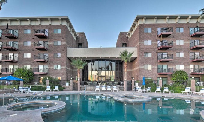 Lake Havasu City Apartment | Walk to Golf and Beach Queens Bay Resort Condo
