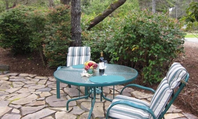 Florence House | Walk to Heceta Beach, Pool table, garage, single level -Surf Sounds