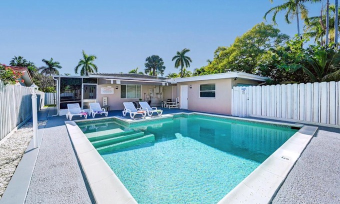 Hollywood Lakes House | Walk to Hollywood Beach Luxury 4BR Villa