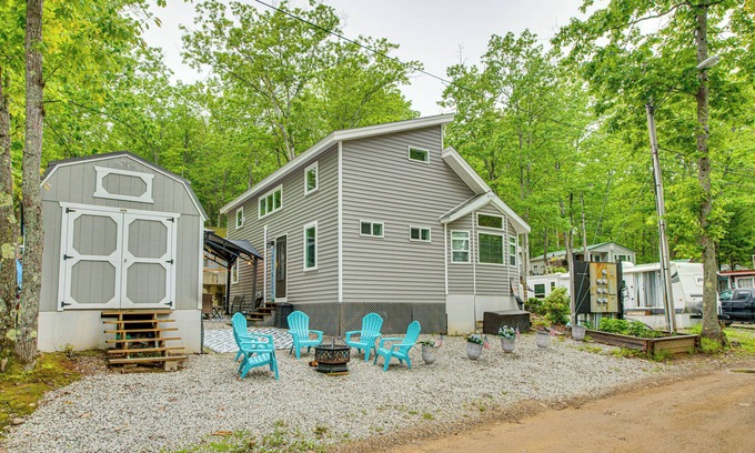 Lochmere Cabin | Walk to Lake Beaches: Cabin w/Patio in Belmont!
