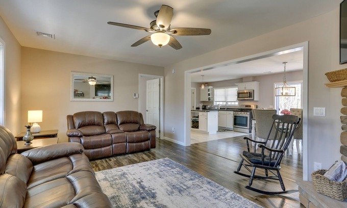 Wallenpaupauk Lake Estates House | Walk to Lake Wallenpaupack: Poconos Vacation Home