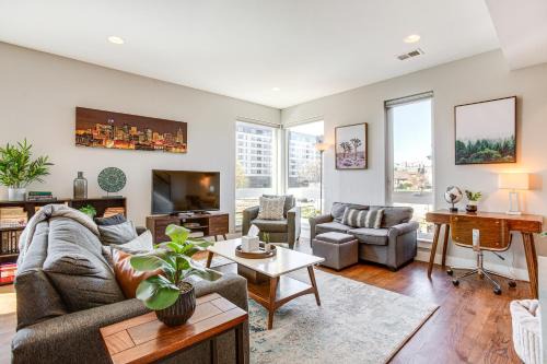 West Colfax House | Walk to Mile High Stadium Modern Denver Townhome