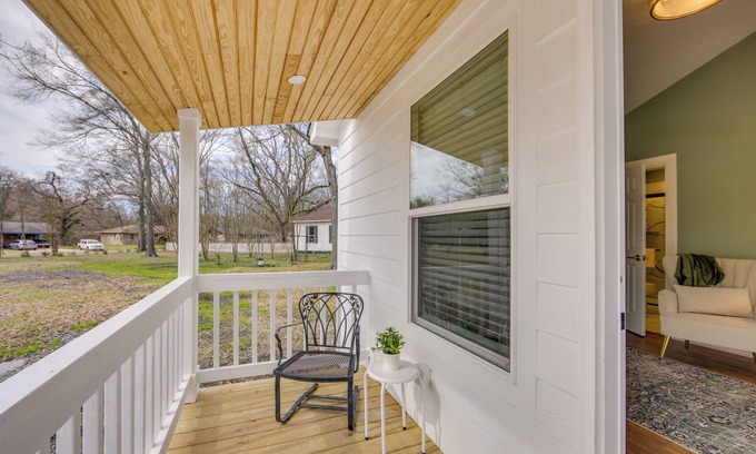 Jefferson Cottage | Walk to Museums: Art Deco Cottage in Jefferson