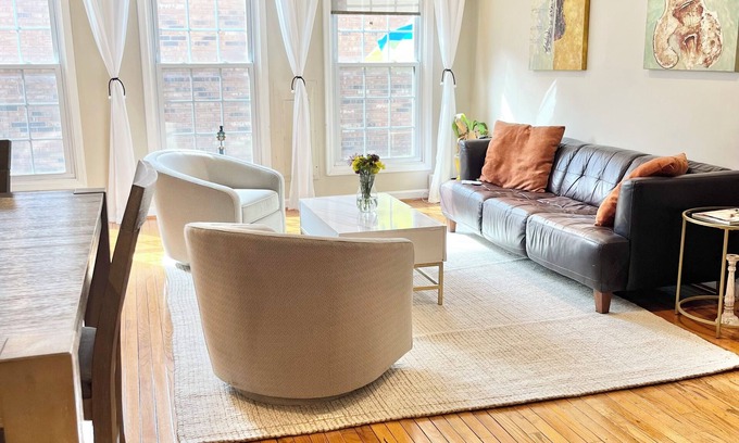 Navy Yard House | Walk to Nats and Audi Stadiums, close to Museums and US Capital w/Free Parking