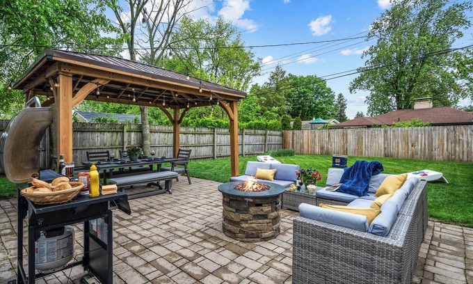 Harters Heights House | Walk to ND and Eddy Street, ProCleaned/Comfy/Updated