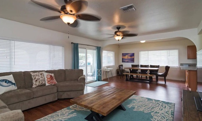Hauula House | Walk to Ocean from house- close to BYU-H & Polynesian Cultural Cntr 3 bed 2 bath