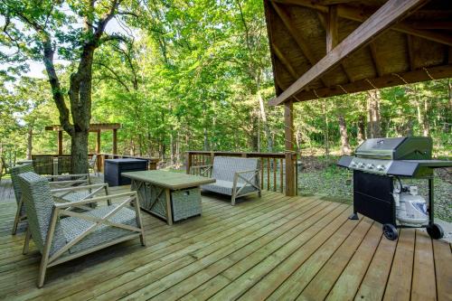 Flemington House | Walk to Pomme de Terre Lake Pet-Friendly Escape