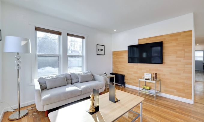 South Providence Apartment | Walk to Roger Williams Park: Apt in Providence!