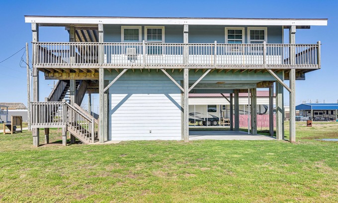 Crystal Beach House | Walk to Shore: Crystal Beach Home w/Deck!