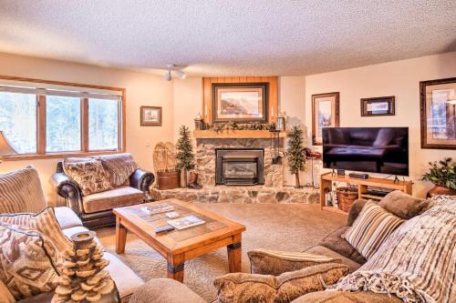 Warrior's Mark Apartment | Walk to Shuttle Breckenridge Retreat with Balcony!