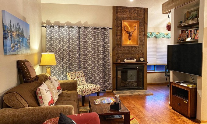 Angel Fire Condo | Walk To Ski Lifts! W/D, WiFi, Kitchen, Skylights