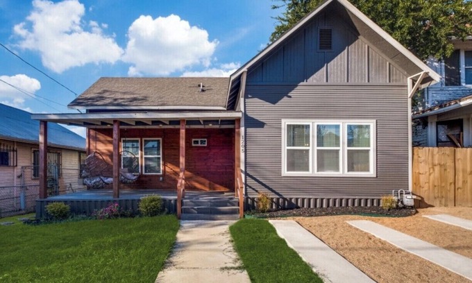 Nevada Street House | Walk to St. Paul Square & Downtown