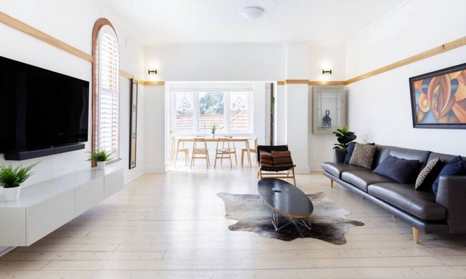 Elwood Apartment | Walk to the Beach from a Stunning Elwood Apartment