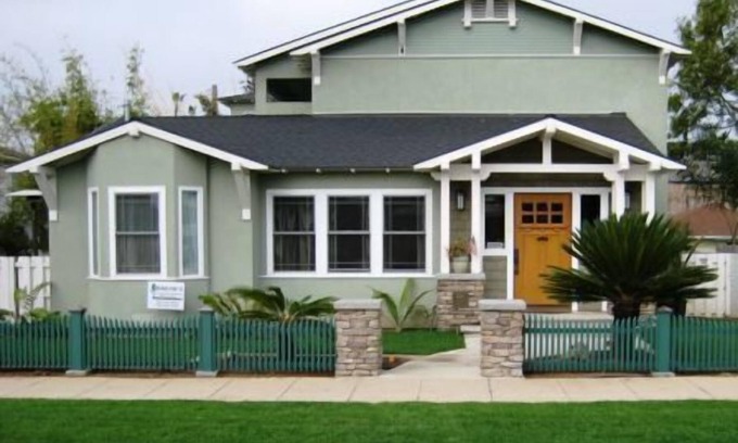 South Oceanside House | Walk to the Beach, Walk to Restaurants, Pubs and Music