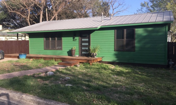 Heritage House | Walk to the crystal clear San Marcos river