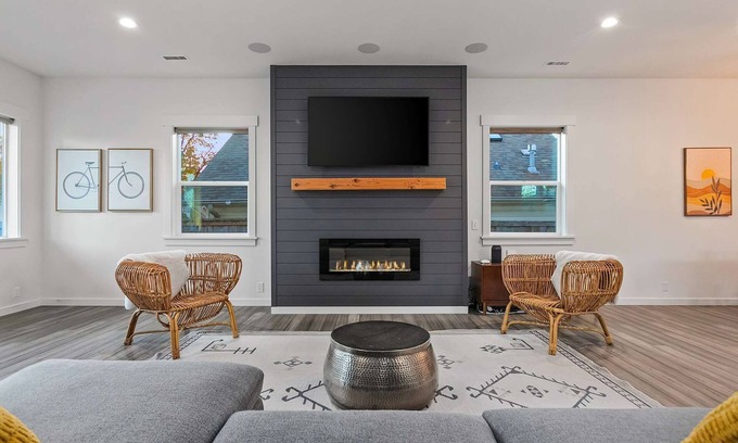 West End House | Walk to the waterfront - Charmwood House in Tacoma