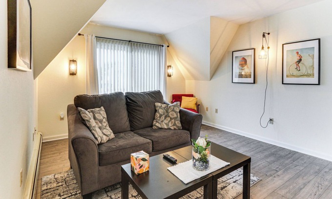 Historic Downtown Bedford Apartment | Walk to Town: Charming Unit w/Balcony in Bedford!