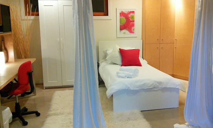 Edmonton House | Walk to U of A, Trains, Trails, Cafes, Pubs!