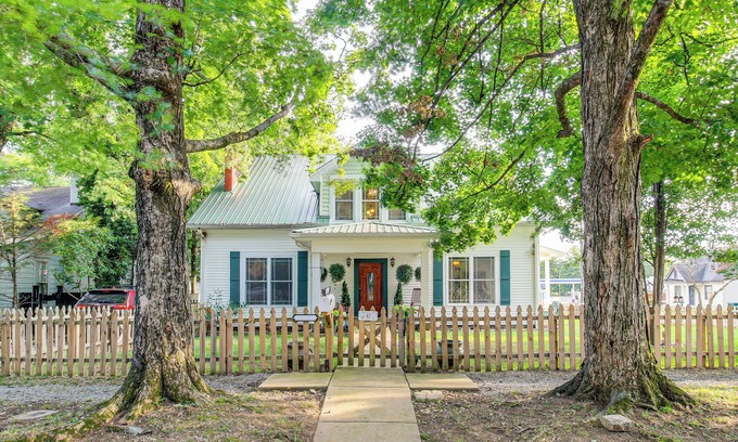 Pulaski House | Walk to UT Southern & Dtwn Pulaski: Historic Home