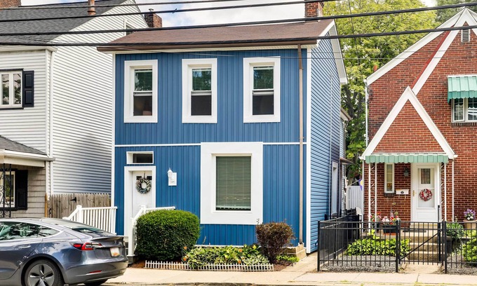 Shadyside House | Walk to Walnut St: Pet-Friendly Pittsburgh Home!