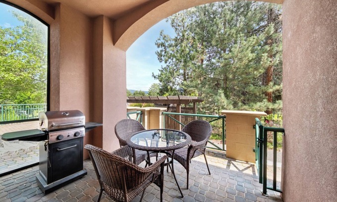 Quail Ridge House | Walk Up Studio Steps From the Golf Course - 101B
