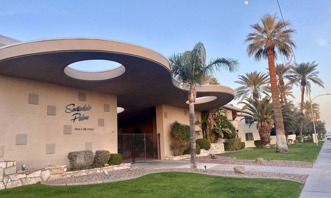 South Scottsdale Condo | Walkable Old Town Scottsdale. 2 BR 1st Fl. Heated Pool.