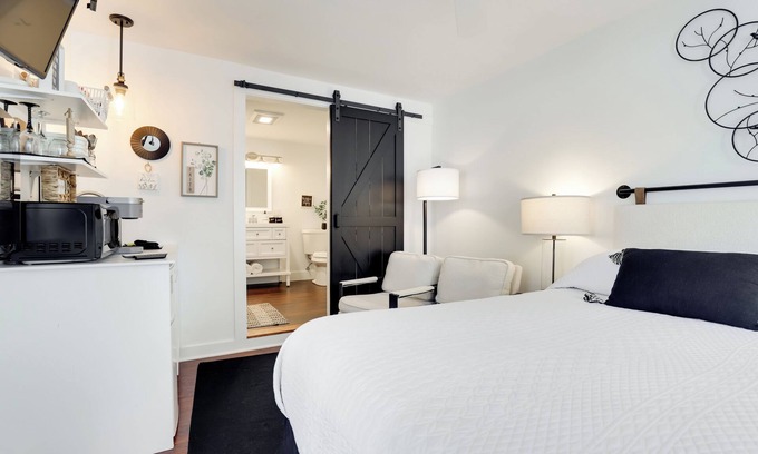 Hammondsport Apartment | Walkable Studio on Historic Hammondsport Property!