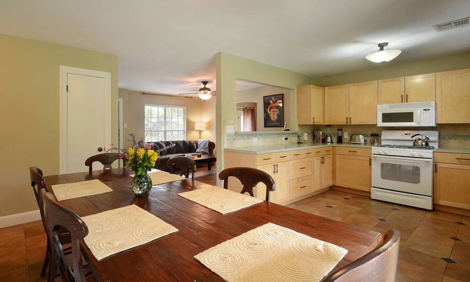 Greater South River City House | Walkable to SOCO, comfy Central Austin home