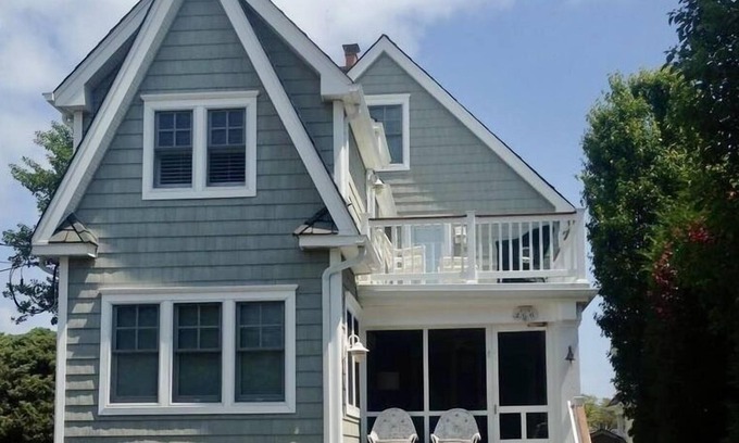 Stone Harbor Cottage | Walking distance to town and the beach. The charm of a beach cottage with all of the updated amenities.