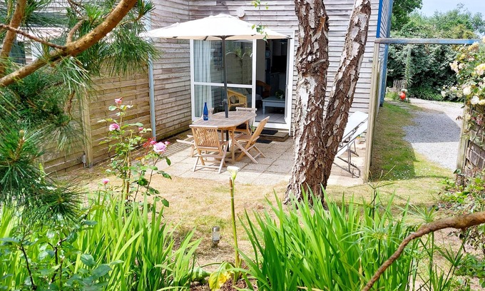 Le Conquet Ski Chalet | Walking distance to the sea, peaceful chalet sleeps 4