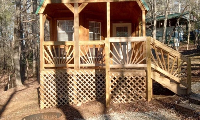 Marion Cabin | Walking Distance to Lake James: Resort Amenities