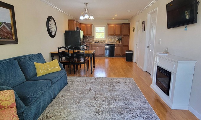 Nauvoo Apartment | Walking Distance to Temple and Downtown Nauvoo! Family Size Apt. W/Full Kitchen