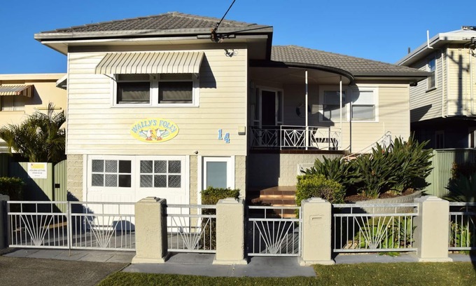 South West Rocks House | Wally's Folly - walk to the beach