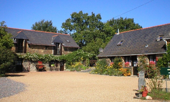 Masserac Cottage | Walnut Cottage, South Brittany cottage, free bikes, WiFi, near village