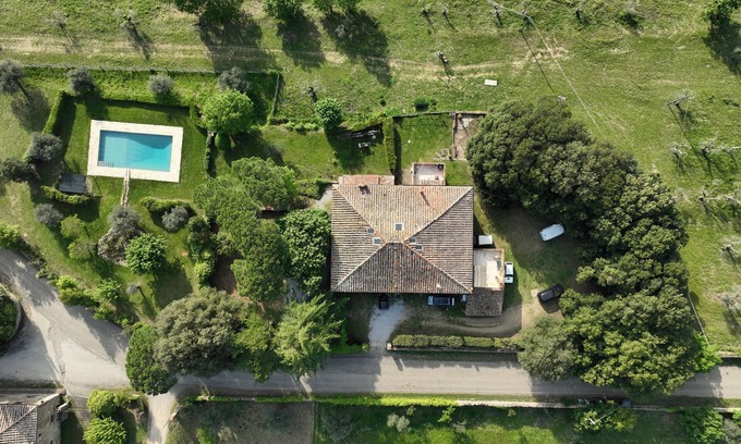 Lucignano House | Walnut House