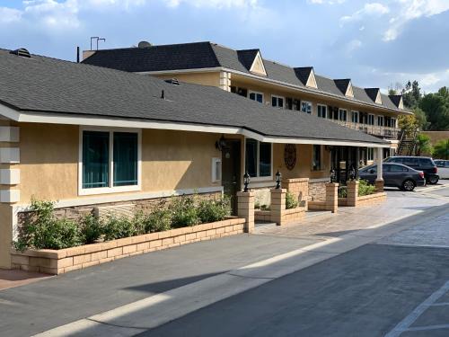 Walnut Valley Hotel | Walnut Inn & Suites West Covina