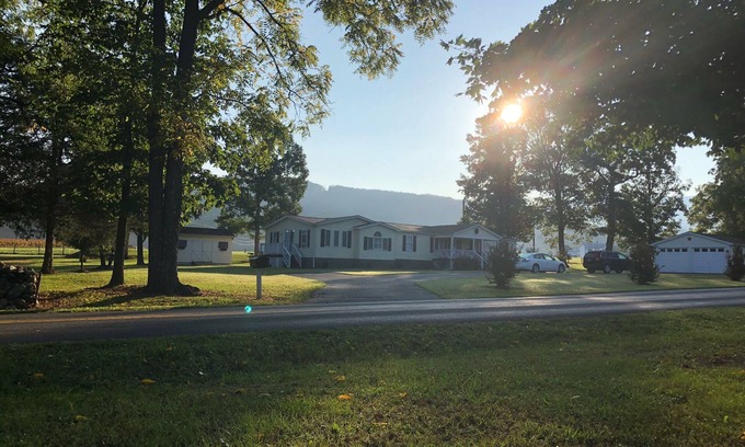 Luray House | Walnut Lane House - Private Mountain views