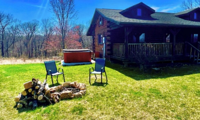 Harpers Ferry Cabin | Walnut Ridge Cabin 2 Bedrooms and Hot Tub Jacuzzi