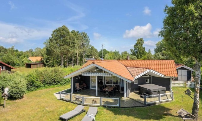 Ørsted House | "Waltraud" - 500m from the sea by Interhome