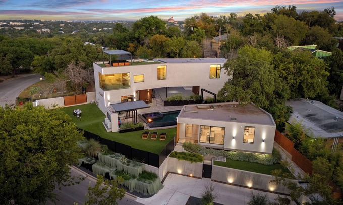 Galindo House | Wander Austin Skyline