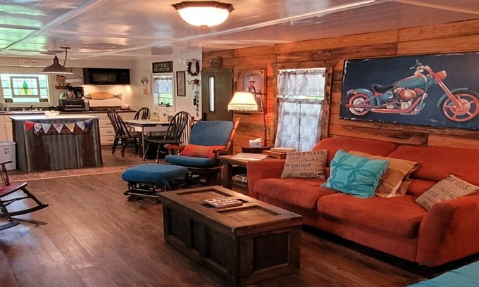 Madill House | Want to get away from the City? Want to do some Swimming or Fishing? Perfect Getaway at Lake Texoma!