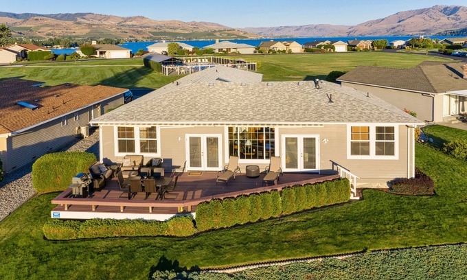 Wapato Point House | Wapato Point Uplake View Home - Across the Street from Pool & Park